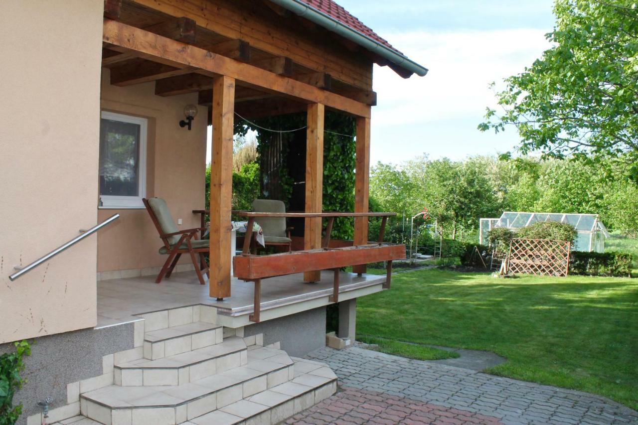 Cottage Near Slovakiaring Mihalfai Majer Екстер'єр фото