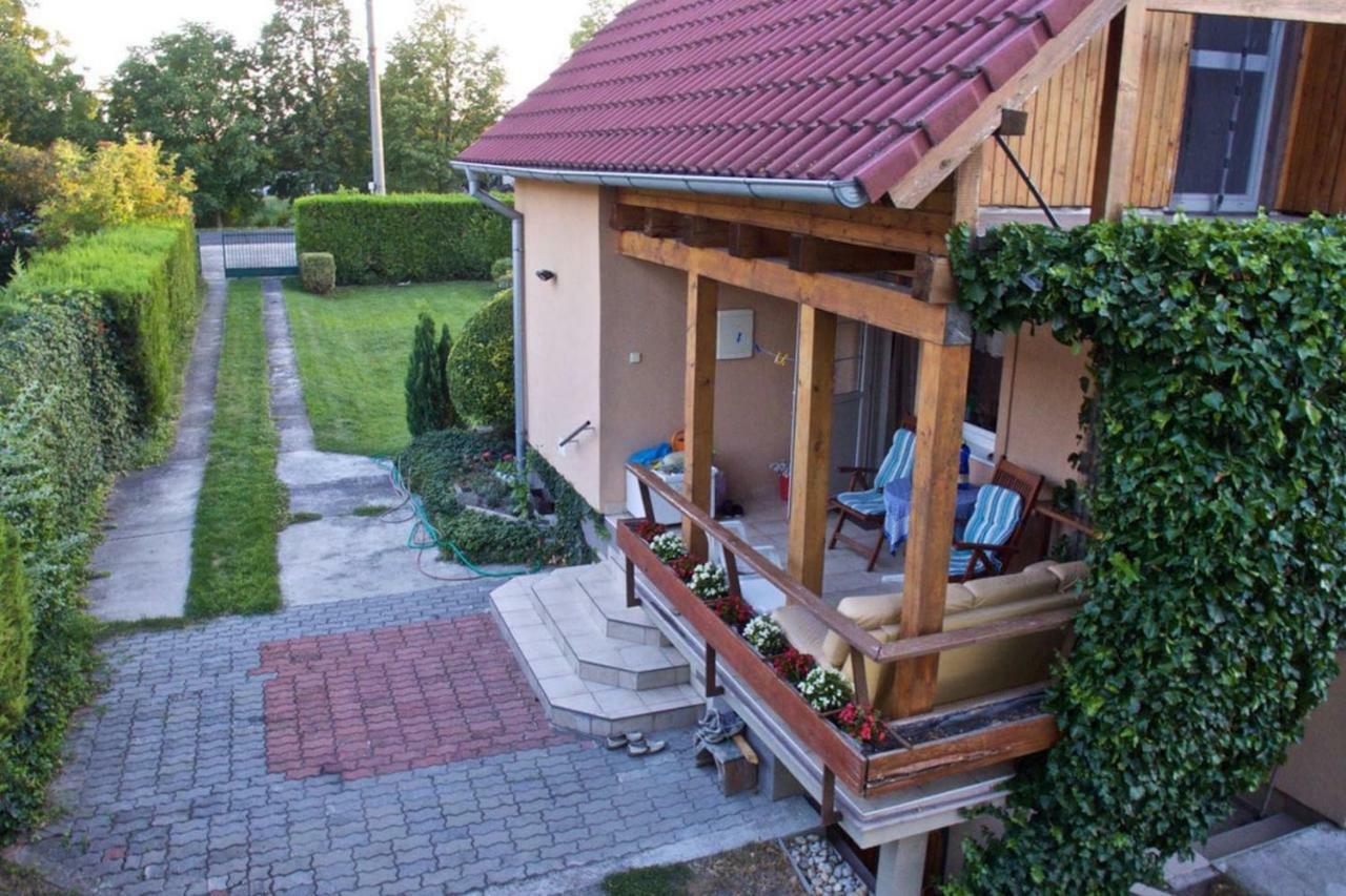 Cottage Near Slovakiaring Mihalfai Majer Екстер'єр фото